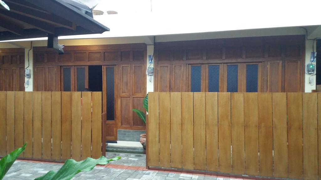 Ndalem Mj Homestay Jogjacarta Exterior foto