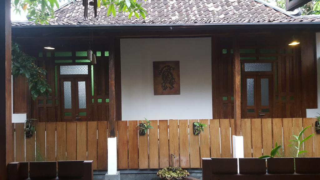 Ndalem Mj Homestay Jogjacarta Exterior foto