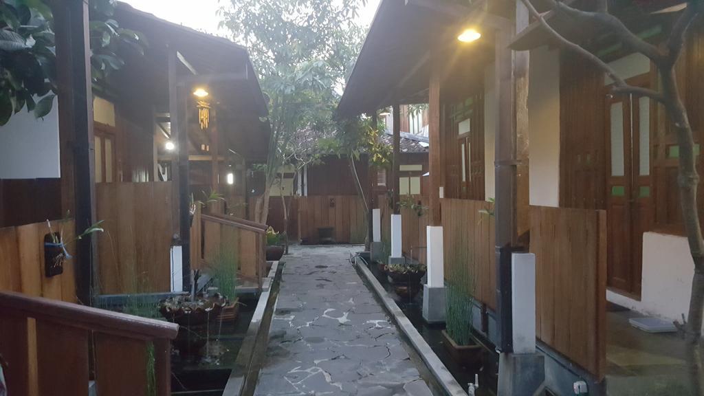 Ndalem Mj Homestay Jogjacarta Exterior foto