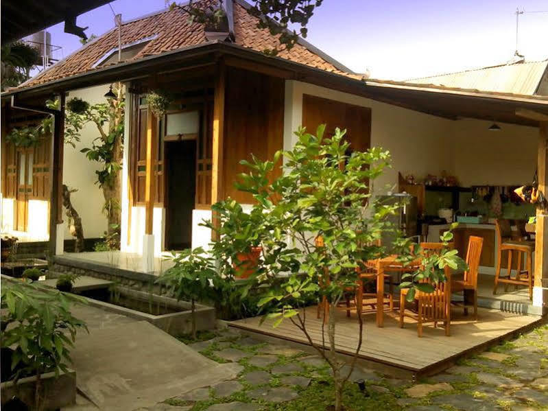 Ndalem Mj Homestay Jogjacarta Exterior foto