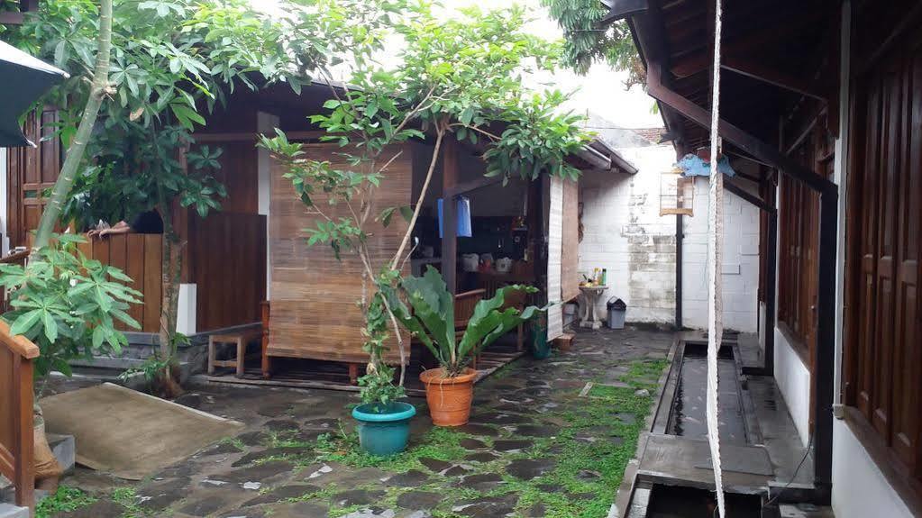 Ndalem Mj Homestay Jogjacarta Exterior foto