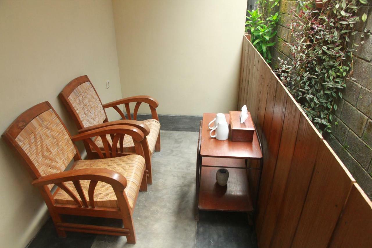 Ndalem Mj Homestay Jogjacarta Exterior foto